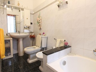 Trilocale in Vendita a Siracusa, zona Piazza Santa Lucia, 85'000&euro;, 117 m²