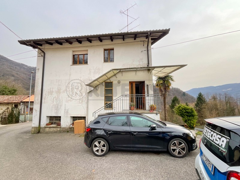Casa Indipendente in Vendita a Pulfero, 39'500€, 180 m²