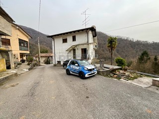 Casa Indipendente in Vendita a Pulfero, 39'500€, 180 m²