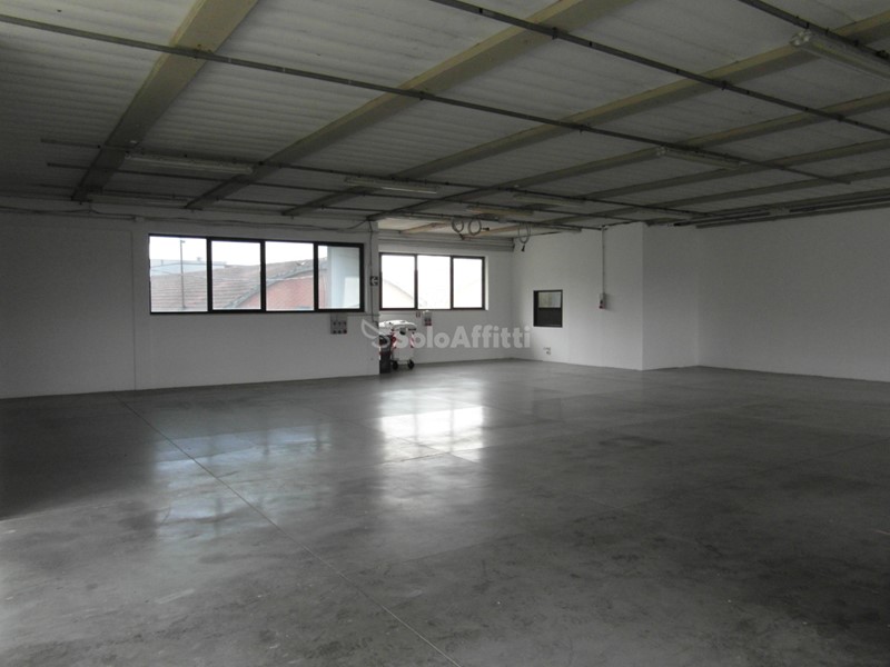 Capannone in Affitto a Vinci, 2'500€, 590 m²