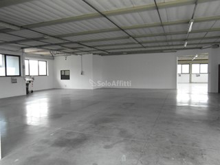 Capannone in Affitto a Vinci, 2'500€, 590 m²