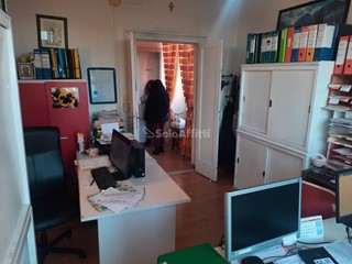 Ufficio in Affitto a Livorno, zona Calzabigi, Mameli, 1'800€, 180 m²