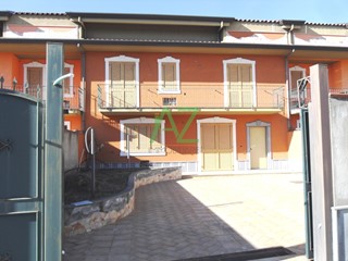 Villa in Vendita a Mascalucia, zona Apollo 13, 410'000€, 230 m²