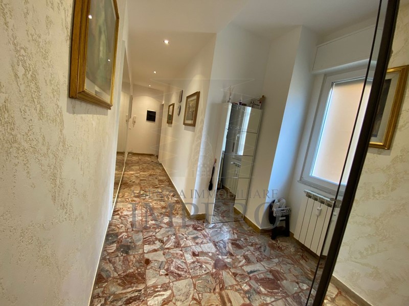 Trilocale in Vendita a Ventimiglia, zona Vicinanze mare, 242'000€, 80 m²