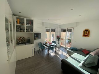 Trilocale in Vendita a Ventimiglia, zona Vicinanze mare, 242'000€, 80 m²