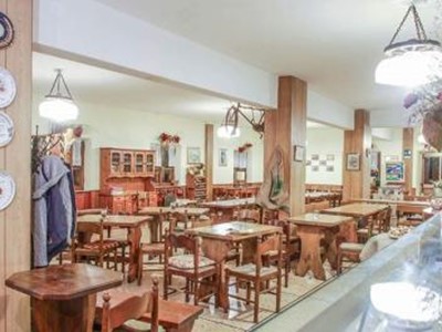 Attività commerciale in Vendita a Varazze, 400'000€, 600 m²