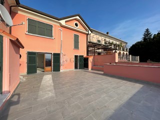 Casa Semi Indipendente in Vendita a Sarzana, zona Santa Caterina, 395'000&euro;, 285 m²