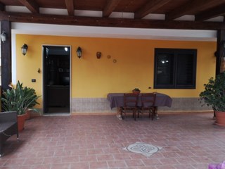 Villa in Vendita a Noto, zona Contrada Laufi Gioi, 170'000€, 95 m²