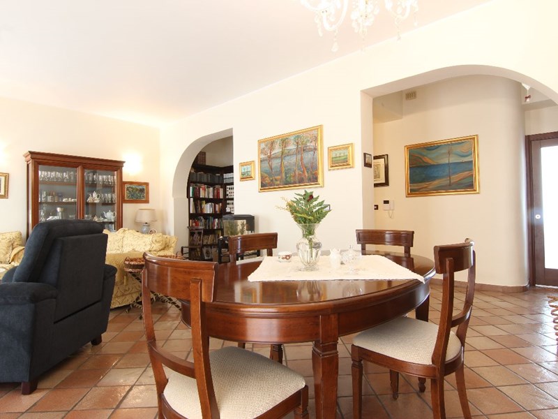 Appartamento in Vendita a Siracusa, zona Piazza della Repubblica, 180'000&euro;, 173 m²