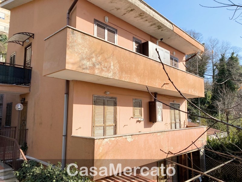 Trilocale in Vendita a Rocca di Papa, zona Repubblica - Centro, 115'000€, 70 m²