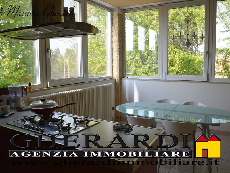 Villa in Vendita a Ferrara, zona Gaibanella, 390'000€, 390 m²