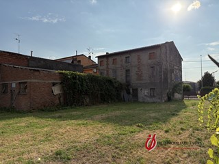 Villa in Vendita a Villafranca di Verona, 199'000€, 950 m²
