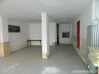 Immobile commerciale in Affitto a Lucca, zona Sant'Anna, 1'500€, 1 m²