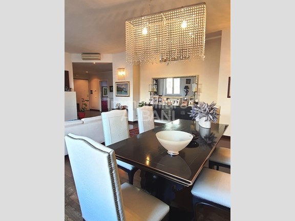 Appartamento in Vendita a La Spezia, 490'000&euro;, 186 m²