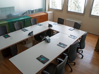 Ufficio in Affitto a Falconara Marittima, zona Castelferretti, 1'300€, 149 m², arredato