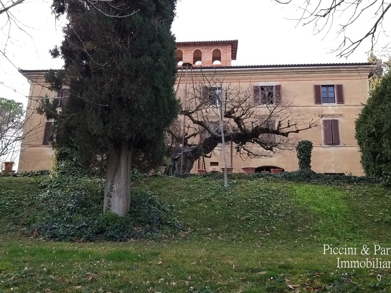Casa Indipendente in Vendita a Castiglione del Lago, zona Cantagallina, 850'000€, 950 m²