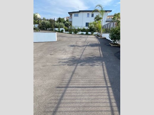 Magazzino in Affitto a Marano di Napoli, 1'000€, 250 m²