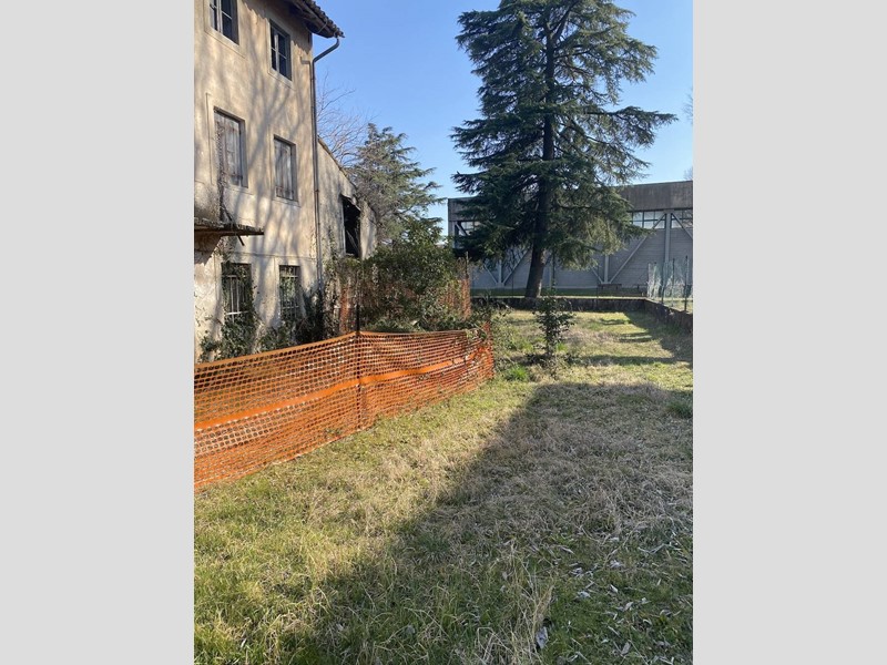 Terreno edificabile in Vendita a Udine, zona PADERNO, 160'000€, 1000 m²