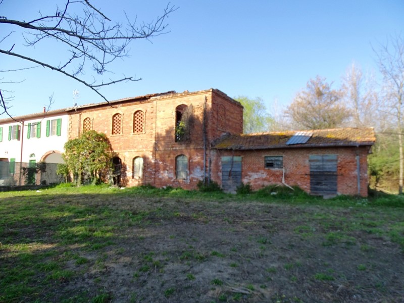 Casa Indipendente in Vendita a Castelnuovo Magra, 230'000€, 270 m²