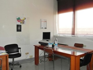 Ufficio in Affitto a San Benedetto del Tronto, zona SAN BENEDETTO DEL TRONTO, 560€, 60 m²