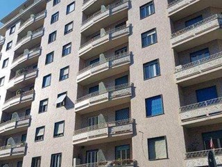 Appartamento in Vendita a Torino, 60'000&euro;, 77 m²