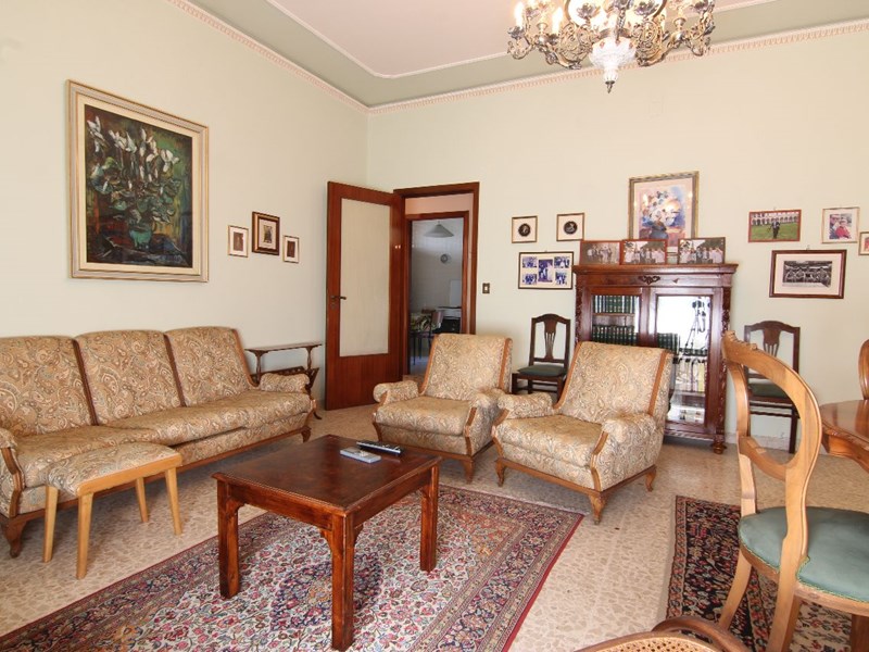 Appartamento in Vendita a Siracusa, zona viale Luigi Cadorna, 135'000&euro;, 147 m²