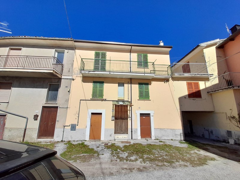 Casa Indipendente in Vendita a Tornimparte, zona Villagrande, 58'000€, 78 m²