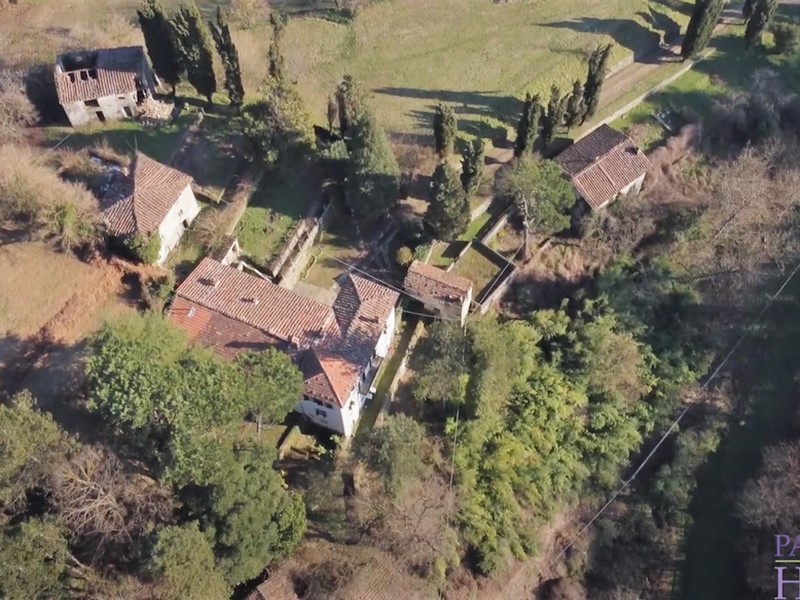 Casa di corte in Vendita a Borgo a Mozzano, zona Piano Della Rocca, 1'200'000&euro;, 1890 m²