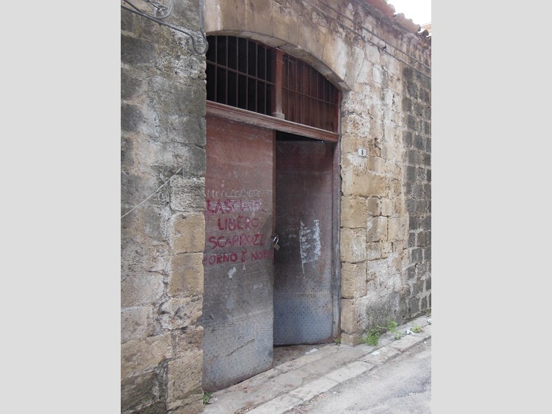 Magazzino in Vendita a Partinico, zona Largo Modica, 90'000€, 200 m²