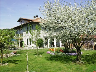 Villa in Vendita a Brebbia, 300'000€, 320 m²