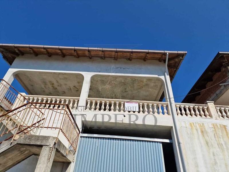 Magazzino in Vendita a Ventimiglia, zona Bevera, 285'000€, 179 m²