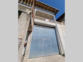 Magazzino in Vendita a Ventimiglia, zona Bevera, 285'000€, 179 m²