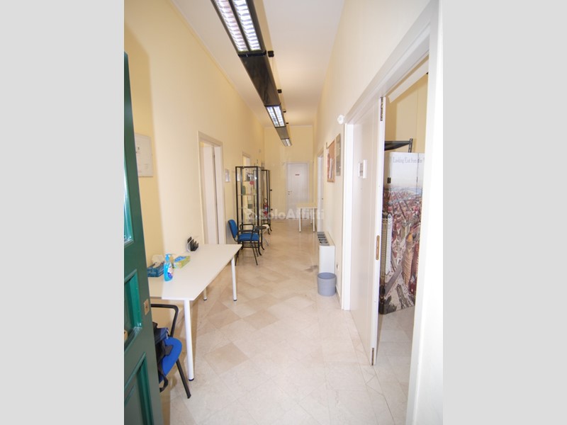 Ufficio in Affitto a Livorno, zona San Marco - Pontino, 1'100€, 110 m²