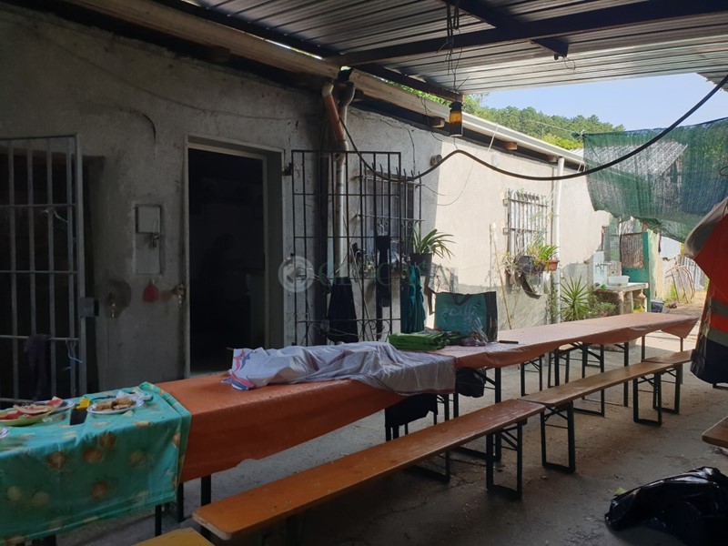 Magazzino in Vendita a Sarzana, zona Falcinello, 120'000€, 