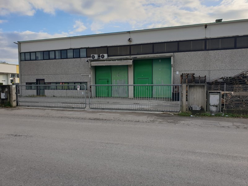 Capannone in Vendita a Casale sul Sile, zona Industriale, 380'000€, 1725 m²