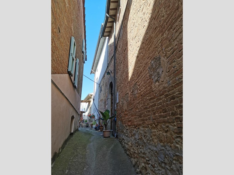 Casa Indipendente in Vendita a Casciana Terme Lari, zona Lari, 190'000€, 190 m²