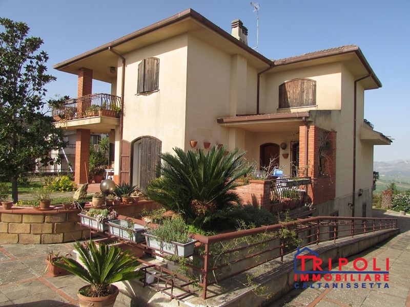 Villa in Vendita a Caltanissetta, 350 m²