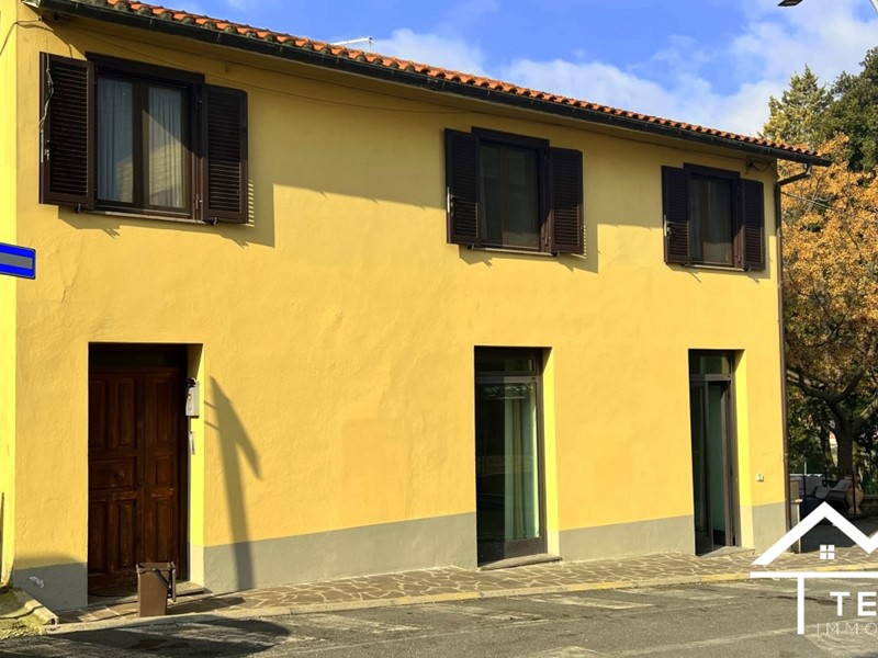 Negozio in Affitto a Cantalupo in Sabina, 1'300€, 170 m²