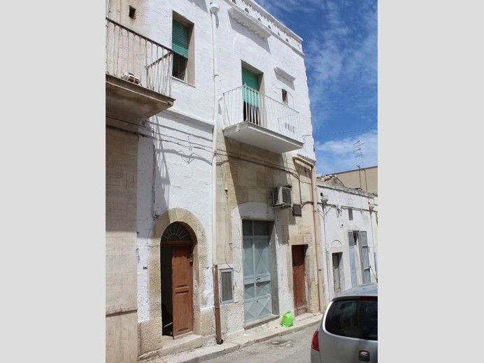 Casa Indipendente in Vendita a Canosa di Puglia, 46'000€, 100 m²