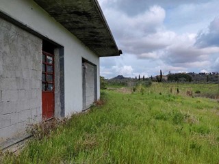 Casa Indipendente in Vendita a Lucca, zona Matraia, 250'000€, 220 m²