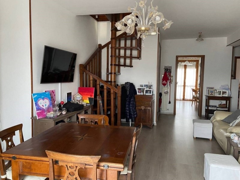 Appartamento in Vendita a Monsampolo del Tronto, 198'000€, 200 m², con Box