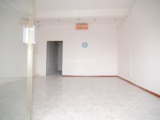 Capannone in Affitto a Livorno, zona Garibaldi, 450€, 50 m²