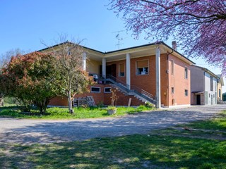 Casa Indipendente in Vendita a Bentivoglio, zona San Marino , 440'000€, 305 m², con Box