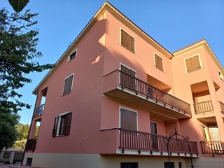 Villa bifamiliare in Affitto a Passignano sul Trasimeno, zona centro, 950€, 300 m², con Box