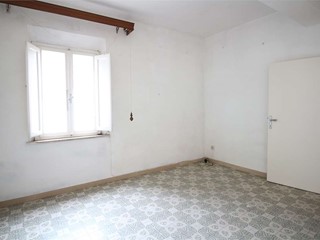Appartamento in Vendita a Buti, 59'000€, 200 m²