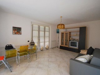 Casa Indipendente in Vendita a Sarzana, 450'000&euro;, 210 m², arredato, con Box