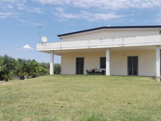 Casa Indipendente in Vendita a Battipaglia, zona via Antico Cilento, 195'000€, 450 m², con Box