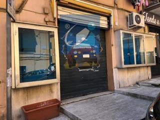 Negozio in Affitto a Monterotondo, 800€, 52 m²
