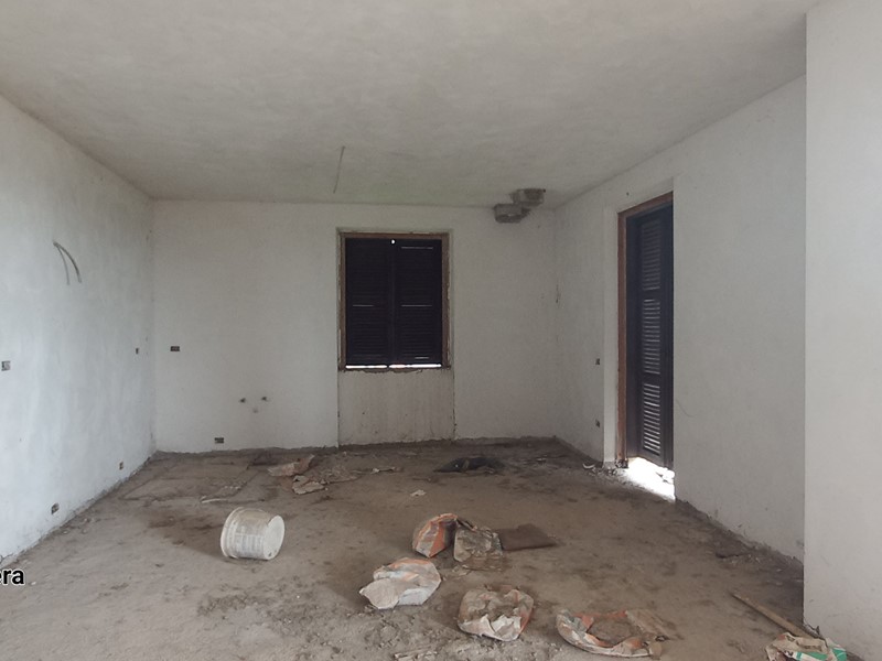 Casa Semi Indipendente in Vendita a Monte San Pietrangeli, zona semicentro, 105'000€, 310 m²