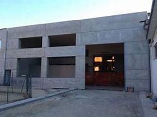 Capannone in Vendita a Carrara, 340 m²